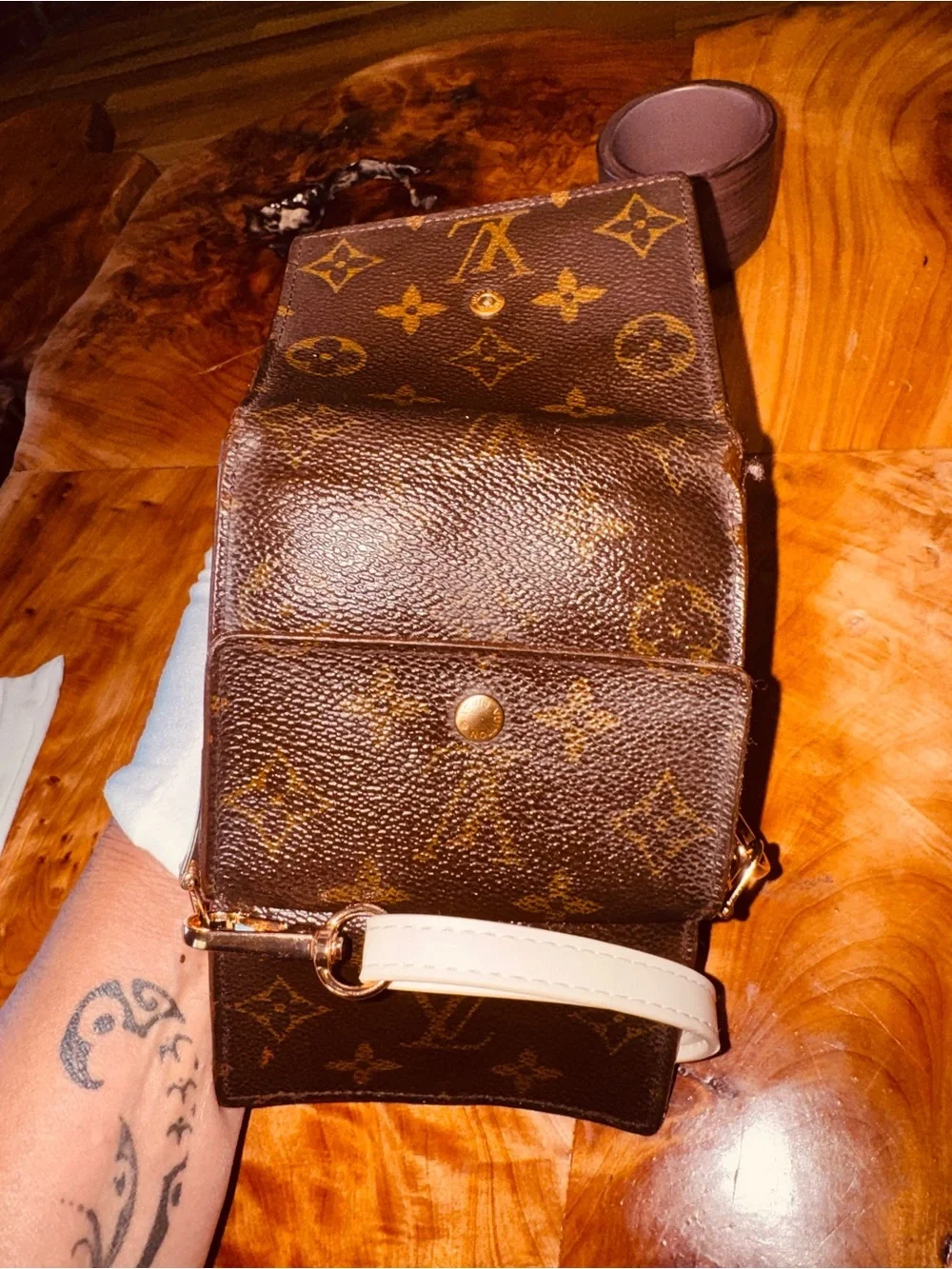 Louis Vuitton monogram Elise compact wallet with White 47 inch adjustable strap